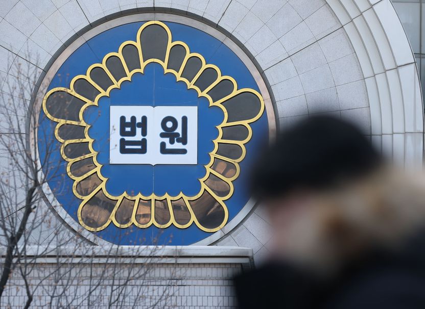 시신 곁 2천만원짜리 금목걸이 신발 속에 숨긴 검시조사관…"절도 말고 횡령"이라 버텼지만 기사 관련이미지
