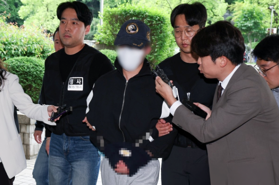 28번 찌르고 옷 갈아입은 뒤 또 흉기 든 의대생…사체손괴 추가 고소, 형량 늘어날까 기사 관련이미지