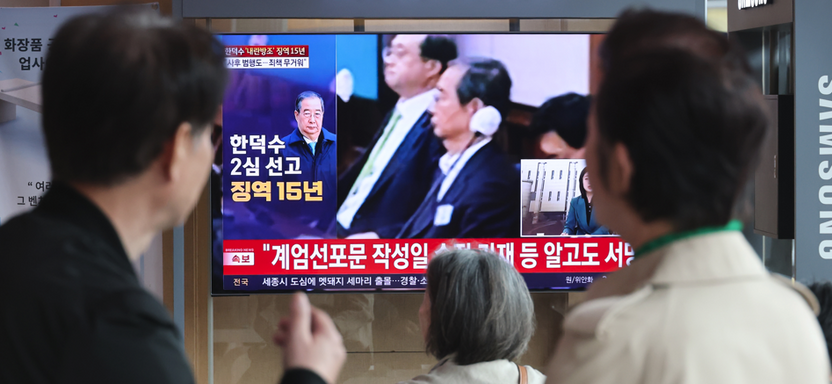 '12·3 계엄 가담' 한덕수 전 총리, 항소심서 징역 15년… 1심보다 8년 감형 기사 관련이미지