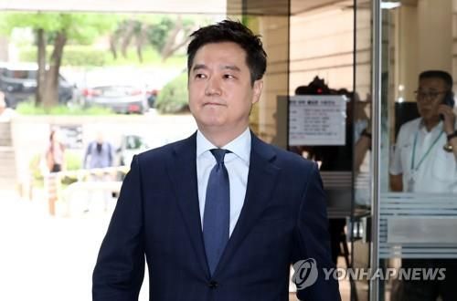 검찰, ‘김수현 폭로’ 김세의 영장 청구…‘촬영물 반포·비방 목적’ 쟁점 기사 관련이미지