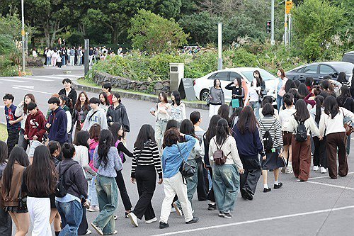 체험학습 갔다 사고 나면 교사가 다 책임진다…이 대통령 "법 만들어서라도 해결하라" 기사 관련이미지