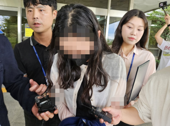딸 전교 1등 위해 시험지 훔친 학부모·기간제 교사, 반성문 20장에 감형됐다 기사 관련이미지
