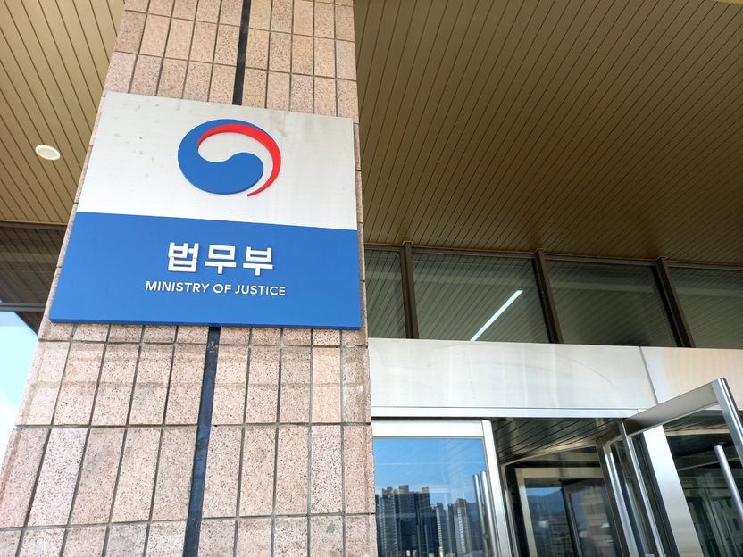 임금 떼이고 맞아도 말 못 하던 외국인 노동자들, 법무부가 나섰다 기사 관련이미지