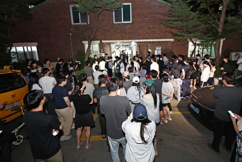 투표 열기 찬물 끼얹은 '용지 부족' 사태… 발길 돌린 유권자 구제받을 길 없나 기사 관련이미지