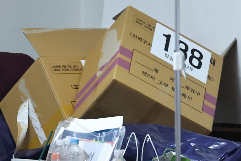 투표용지가 부족하다니… 사상 초유의 대란, 선거 무효 가능성 따져봤더니 기사 관련이미지