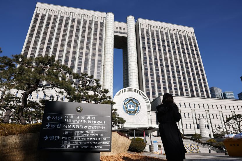 성매매 단속 중 알몸 사진 찍어 단체방에 뿌린 경찰…법원 "국가가 배상하라" 기사 관련이미지