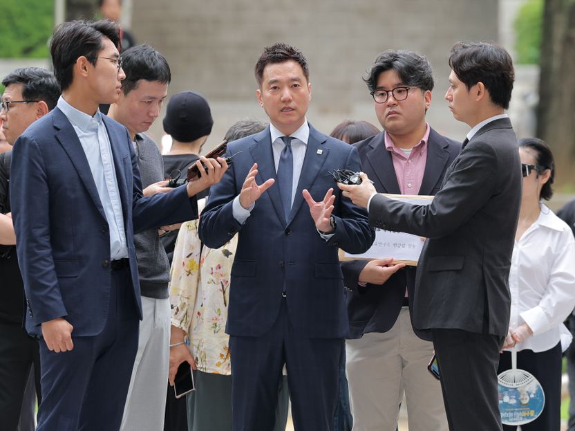 쯔양 협박·스토킹 김세의 첫 재판 불출석…법원 "구인영장 고려" 기사 관련이미지