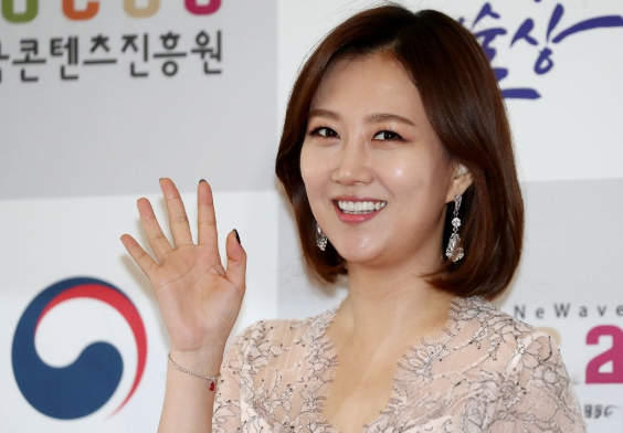 장윤정 이름으로 수천만원 투자 사기 의혹…'가짜 카톡'까지 동원한 친모, 사실이라면 기사 관련이미지