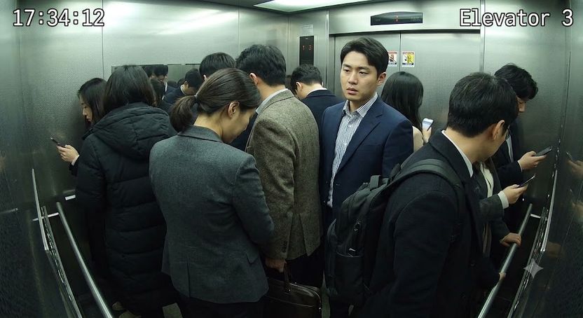 엘리베이터 성추행 신고…CCTV에 손 안 찍혔는데, 경찰 출석 바로 가도 될까? 기사 관련이미지