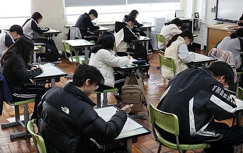 가족 해체 부추긴다며 '보호자' 대신 '학부모' 쓰라는 어른들… 상처받는 건 아이들이다 기사 관련이미지