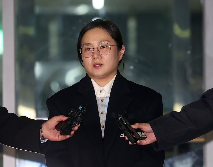 구속된 전 매니저 vs 불구속 박나래…쌍방 형사 분쟁 속 책임 더 무거운 쪽은 기사 관련이미지
