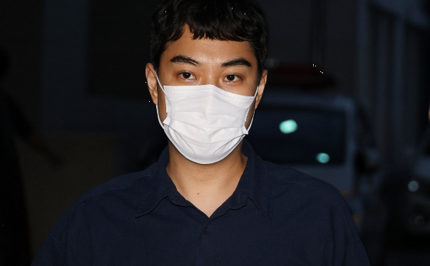 '여중생 성매매 요구' 최영중 전 의원 15시간 경찰 조사...혐의 인정 시 중형 가능성 기사 관련이미지