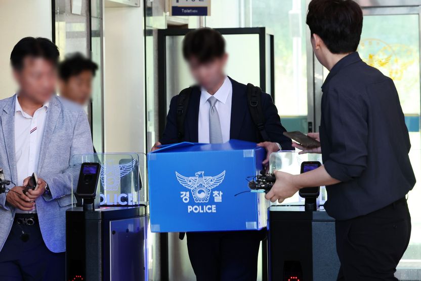 교사 불법촬영한 아들, 증거 폰 부순 경찰 아빠...징역 5년 중범죄인데 가족이라 괜찮다? 기사 관련이미지