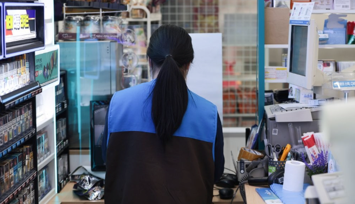 대구 편의점은 시급 5천원?…알바 최저임금 미달, 위법일까 기사 관련이미지