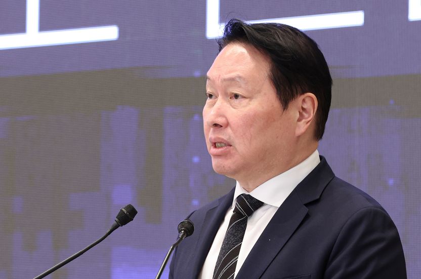 '주가 반토막' 하이닉스 48억어치 사들인 최태원 회장⋯'50억' 넘기지 않은 이유 기사 관련이미지