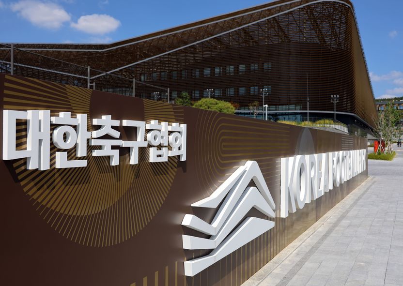 외국인 심판에 성 접대⋯10년 전 대한축구협회 파문, 메달 뺏기면 누가 책임지나? 기사 관련이미지