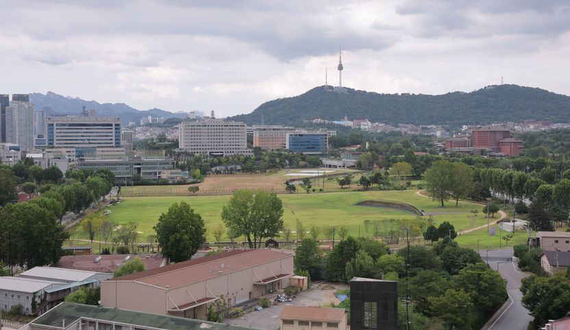 "공원 엎고 아파트 지을 거면 청와대에 지어라" 폭발한 용산 주민들⋯구청도 못 막는 이유 기사 관련이미지