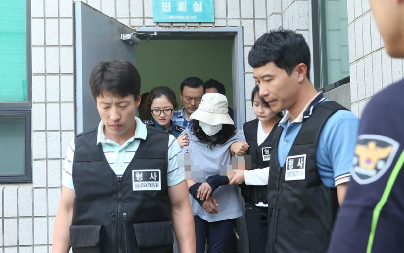 "악귀가 딸에게 옮겨갔다" 사이비 망상에 빠져 친딸 살해한 엄마의 충격적 '무죄' 기사 관련이미지