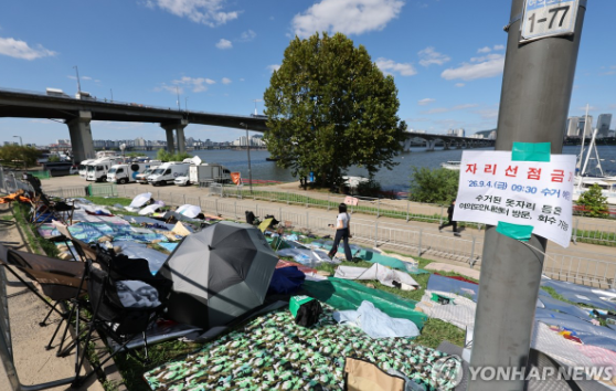 100만 몰린 불꽃축제 뒤 '얌체 관람'…불법 정차·알박기 법적 책임은? 기사 관련이미지