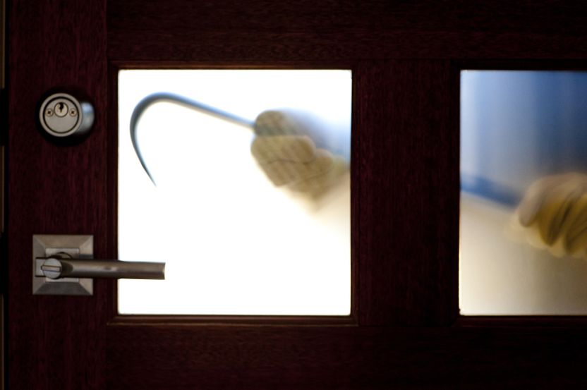 층간소음 문제로 집에 찾아가 현관문 긁은 사연 기사 관련이미지