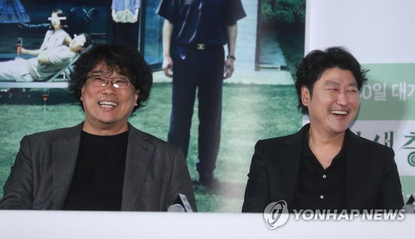 칸영화제 황금종려상 영예, 봉준호 감독도 쓴 '표준 근로계약서' 기사 관련이미지