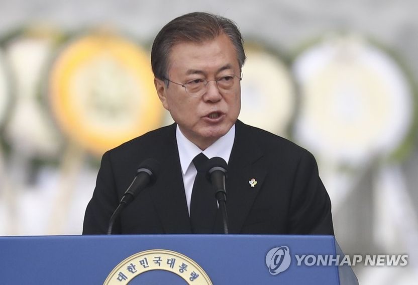 <신문 사설 큐레이션> 문 대통령 “애국 앞에 보수·진보 없다”…‘김원봉 언급’논란 기사 관련이미지