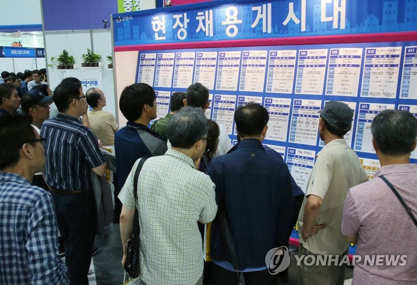 <신문 사설 큐레이션> 고용 개선 ‘속 빈 강정’…"공공·단기 알바로 높인 고용률" 기사 관련이미지