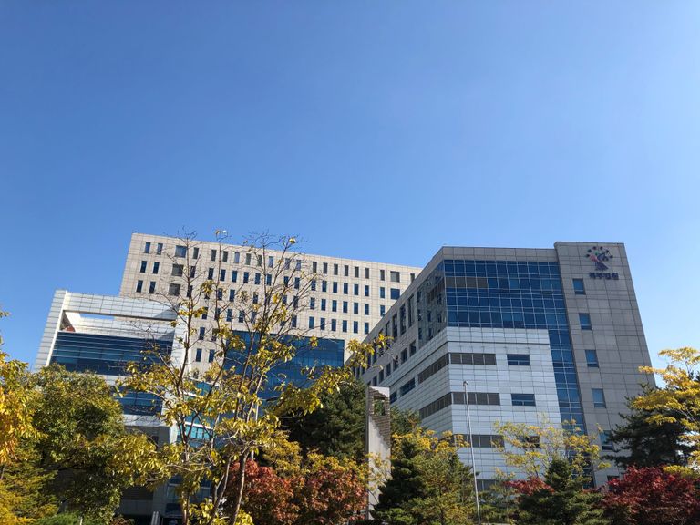 지난 10월 30일 서울북부지방법원에서 살인 미수와 현주건조물방화 미수 혐의를 받는 피고인 신씨의 재판이 열렸다. /안세연 기자