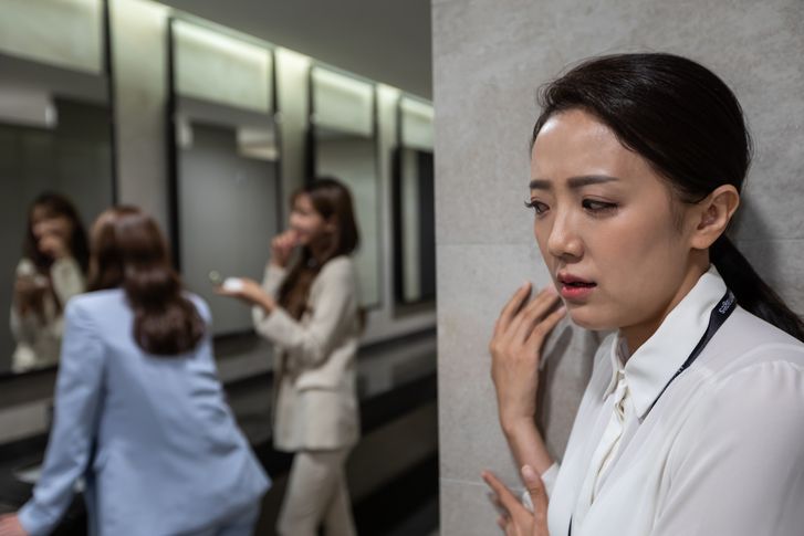 내 카카오톡 대화 몰래 훔쳐보고 퍼뜨린 동료, 고소할 수 있나요? 기사 관련이미지