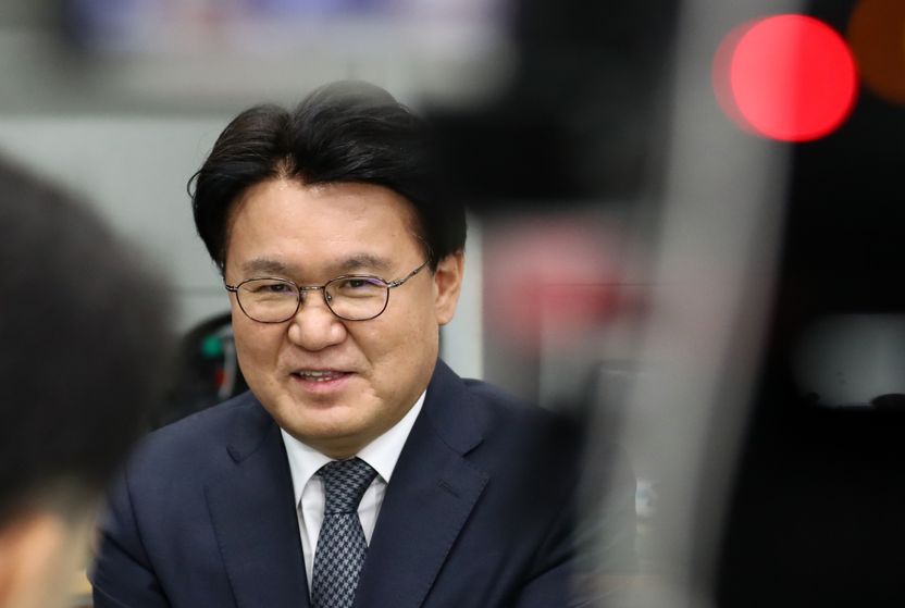 '명예퇴직 불가' 통보받은 황운하⋯국회의원 출마 길 막힌다 기사 관련이미지