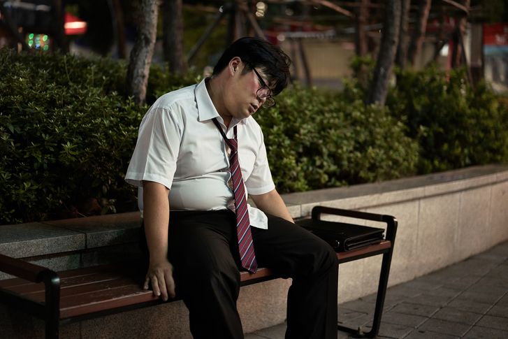 "술 취한 사람에 술 더 먹여 정신없는 상태로 만든 것은 '폭행'" 법원 판결 기사 관련이미지