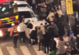 차 번쩍 든 10명의 슈퍼맨 없었다면⋯여전히 불법 차량에 쩔쩔매는 소방차, 왜? 기사 관련이미지