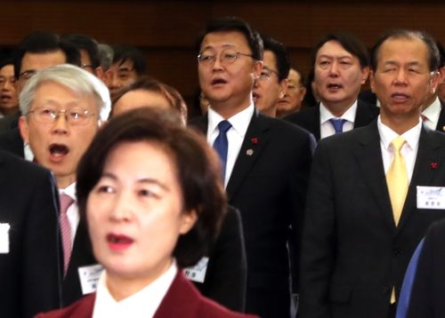 잡아먹을 것인가, 잡아먹힐 것인가⋯추미애와 윤석열의 '명운'을 건 대결 시작 기사 관련이미지