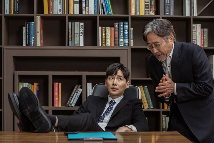 감히 군수님 말을 유출해? 외딴 섬 유배!⋯변호사들 "그러시면 곤란할걸요" 기사 관련이미지