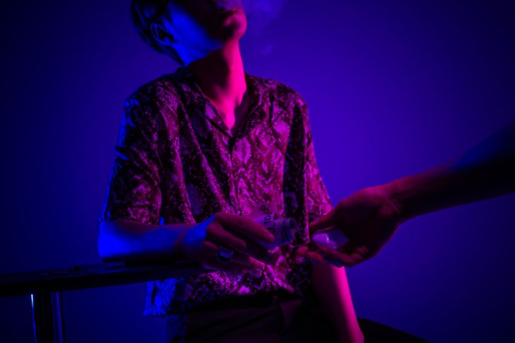 "마약 사 오면 만나줄게요" 미녀의 유혹, '함정수사'였다면 처벌 피할까? 기사 관련이미지
