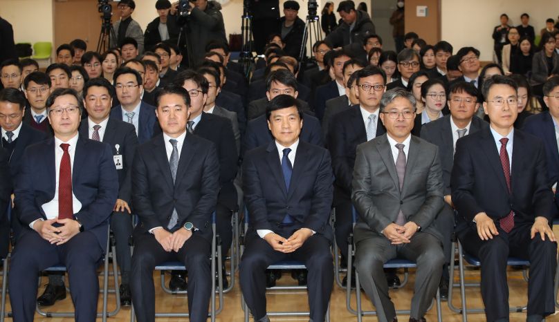 취임 후 첫 회의⋯서울중앙지검장 면전에 '침 뱉은' 송경호 검사는 누구? 기사 관련이미지