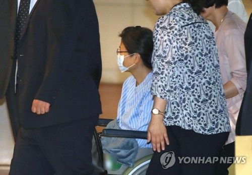 정의당 "朴, 선거운동 할 자격 없다" 고발⋯박 전 대통령, 왜 자격 없을까? 기사 관련이미지