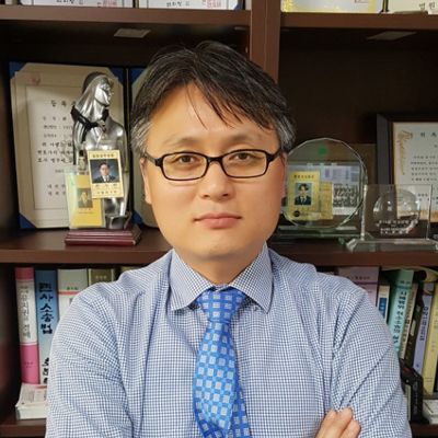 '변호사 권우현 종합 법률사무소'의 권우현 변호사. /로톡DB