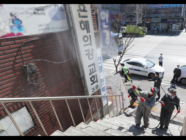 "소금물로 코로나 막는다" 잘못된 상식으로 감염병 퍼뜨린 교회, 감옥 갈 수도 기사 관련이미지