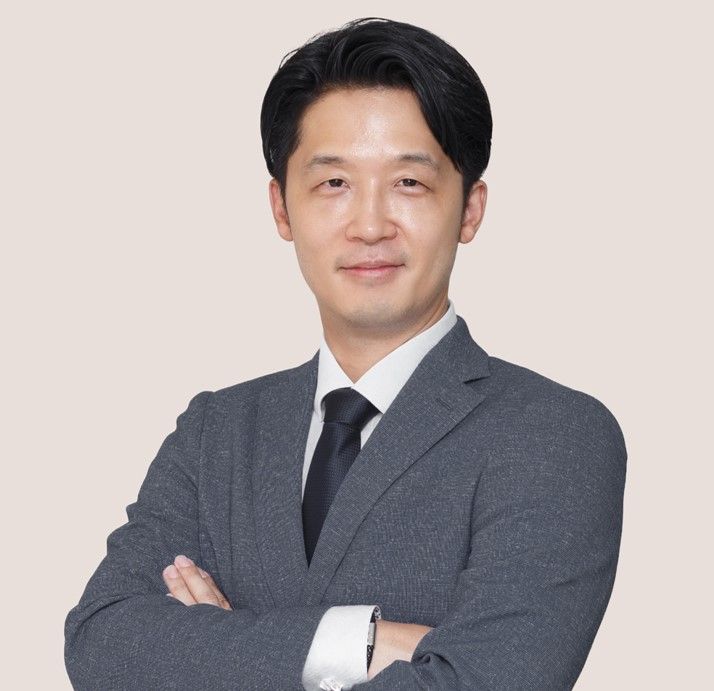 정현 법률사무소의 송인욱 변호사. /로톡DB