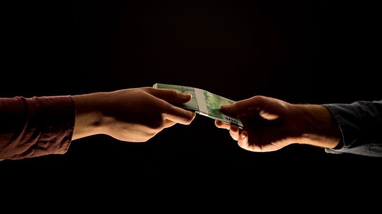 "취업시켜줄까?" 악마의 유혹에 넘어가 돈 줬는데⋯뇌물죄 처벌 걱정 안 해도 되는 이유 기사 관련이미지