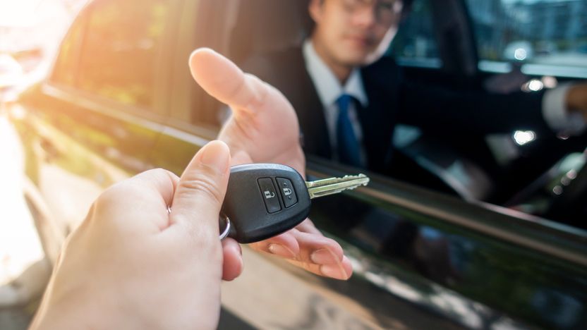 "아유~완전 무사고 차예요" 중고차 딜러를 감쪽같이 속인 '뛰는 놈 위에 나는 놈' 기사 관련이미지