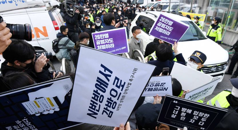 성착취물 마음껏 유포해놓고 이제 와서 "프라이버시 지켜달라"는 와치맨 기사 관련이미지