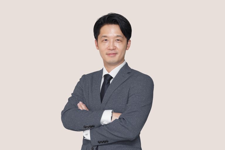 정현 법률사무소의 송인욱 변호사. /로톡DB