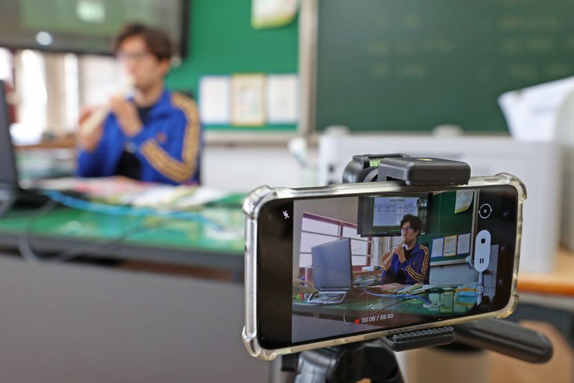 원격 수업 속 선생님 '찰칵'⋯장난삼아 올렸던 캡처에 평생 발목 잡힐 수 있다 기사 관련이미지