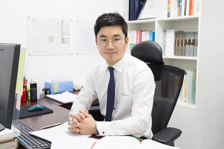 공민지 사건을 담당했던 '법무법인 현재'의 조석근 변호사. /로톡 DB