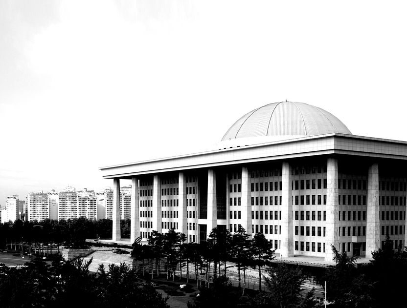 "아청법이 800일 동안 개정되지 못했던 이유"⋯결국 국회의원들의 직무유기 기사 관련이미지