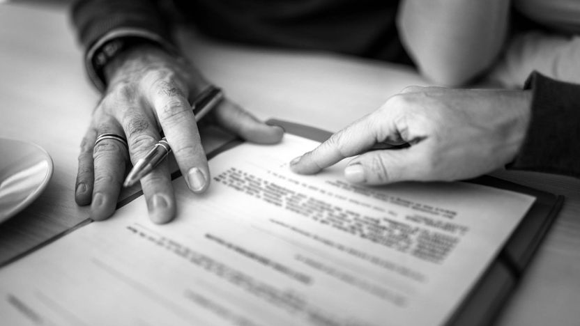 "서명 못하세요? 그럼 안돼요" 장애인 대출 거부한 은행원, 그러다 월급 뱉어내야 할 수도 기사 관련이미지