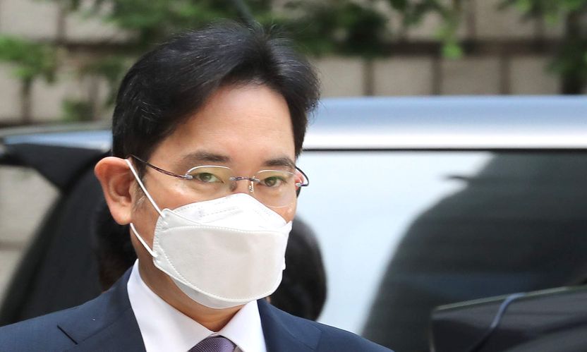 검찰이 트럭째 싣고 온 자료 주말 내내 봤다⋯이재용의 구속 결정할 원정숙 판사 기사 관련이미지
