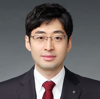 ES 법률사무소의 이홍섭 변호사. /로톡 DB